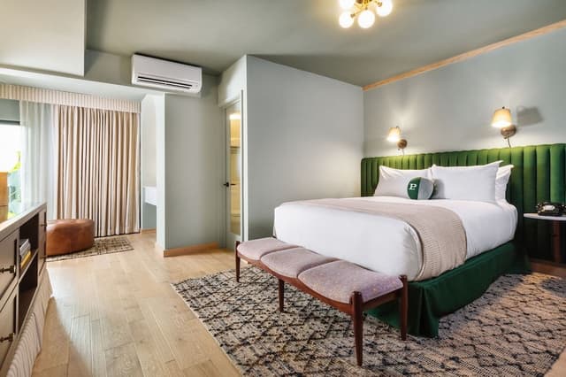 Standard Room, 1 Queen Bed