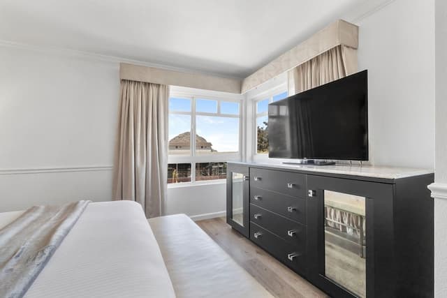 Suite, 1 King Bed, Balcony (King)