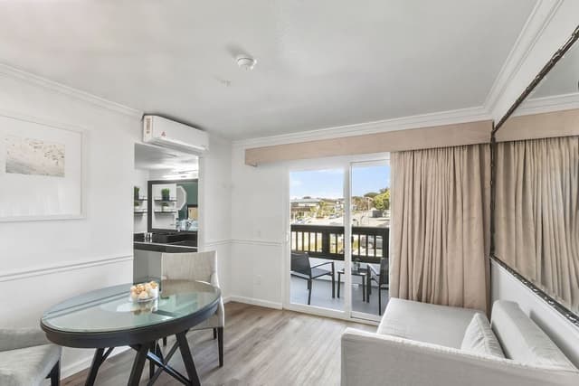 Suite, 1 King Bed, Balcony (King)