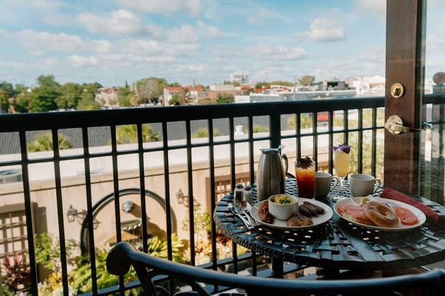 Suite, 1 King Bed, Balcony