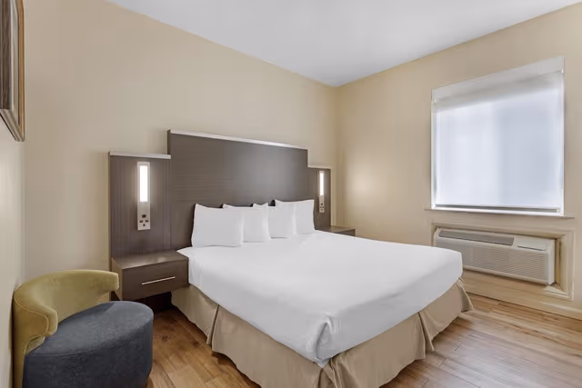 Standard Room, 1 King Bed, Accessible, Non Smoking