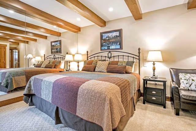 Condo, 2 Bedrooms 2 Bathrooms (Diamond 900 Square Foot Condominium)