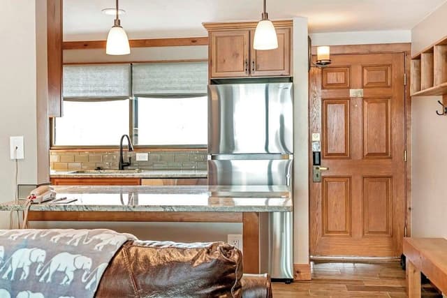 Condo, 2 Bedrooms 2 Bathrooms (Diamond 900 Square Foot Condominium)