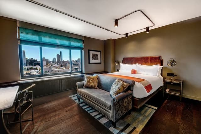 Grand Room, 1 King Bed, Corner