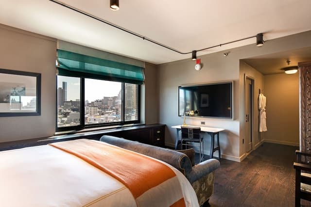 Grand Room, 1 King Bed, Corner