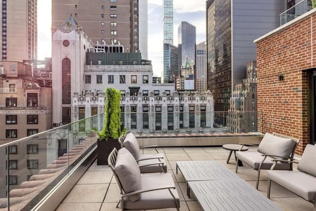 1 BDRM 1 KING PENTHOUSE SUITE DELUXE PLUS