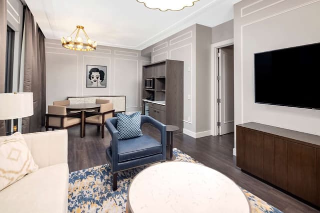 1 BEDROOM 1 KING PENTHOUSE SUITE PLUS W SFABD