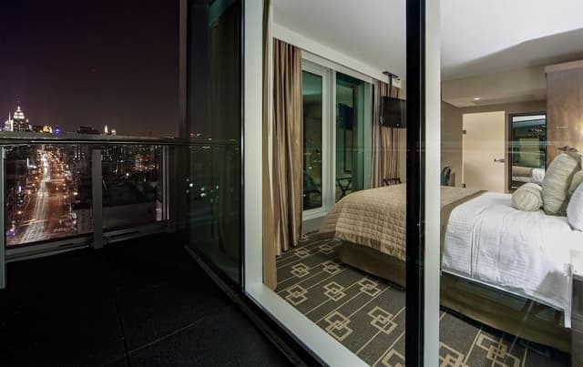 Executive Room, 1 Queen Bed, Non Smoking (15th Floor)