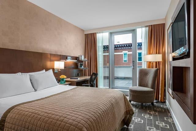 Premium Room, 1 Queen Bed, Non Smoking (Low Floor)