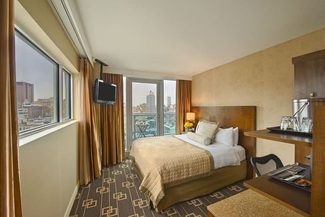 Executive Room, 1 Queen Bed, Non Smoking (15th Floor)