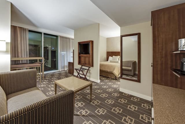 Suite, 1 Queen Bed, Non Smoking (6th Floor)