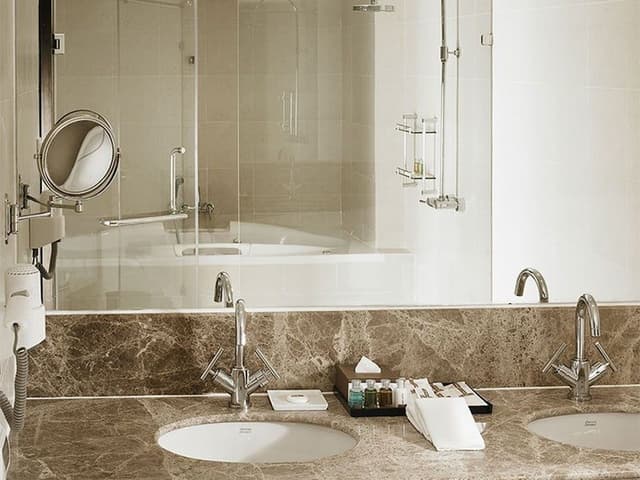 Suite Single, 1 King Bed, Jetted Tub