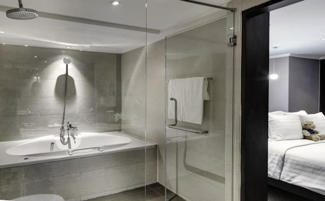 Suite Single, 1 King Bed, Jetted Tub