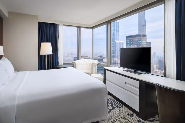 Studio, 1 King Bed, Park View