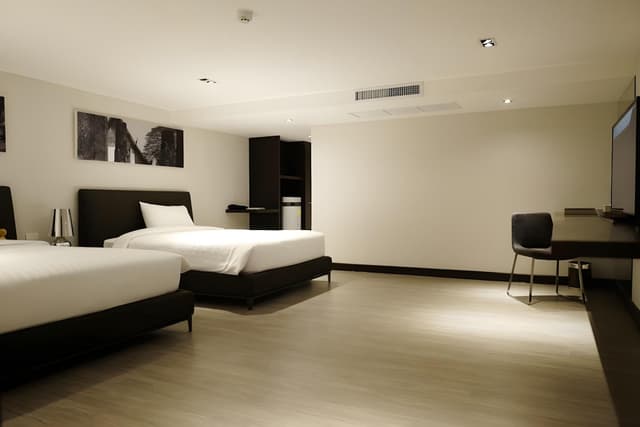 XL Suite with Jacuzzi