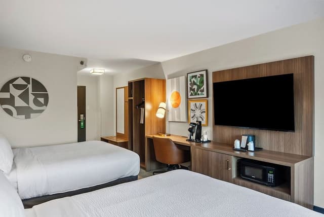 Premium Room, 2 Queen Beds (Canadian Skyline View)