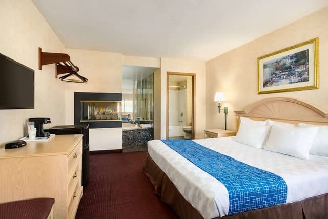 Suite, 1 King Bed, Non Smoking
