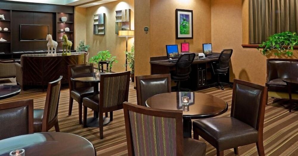 Holiday Inn Orangeburg Rocklandbergen Co2