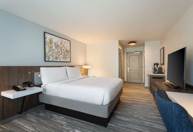 1 KING BED FULLY RENOVATED