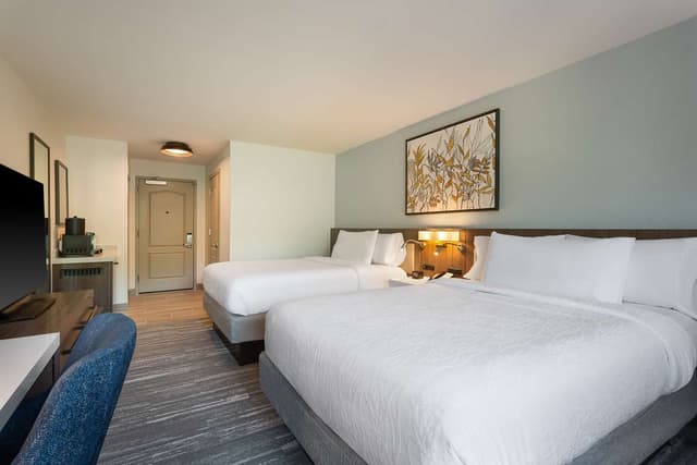 2 QUEEN BEDS FULLY RENOVATED