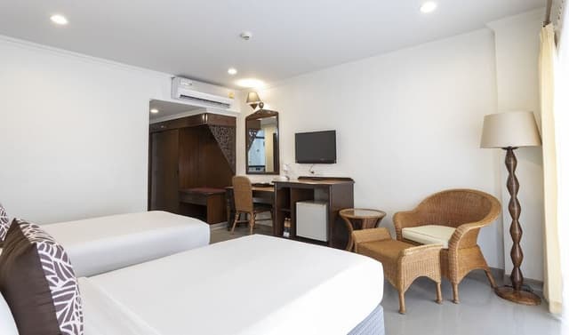 Deluxe Twin Room, Pool View