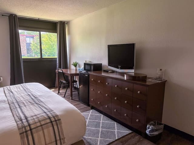 Deluxe Room, 1 King Bed, Non Smoking