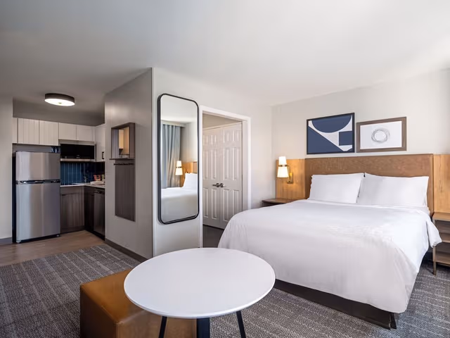 Studio Suite, 1 Queen Bed, Kitchen, River View