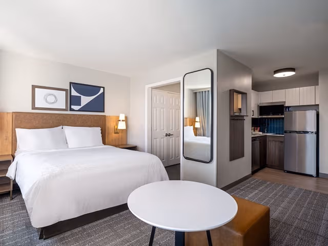 Studio Suite, 1 Queen Bed, Kitchen, River View