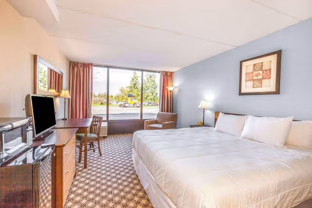 Standard Room, 1 King Bed
