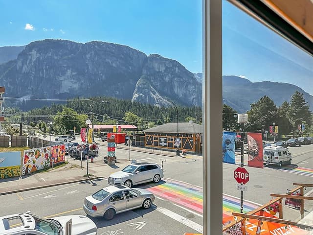 Superior Room, 1 King Bed, Mountain View