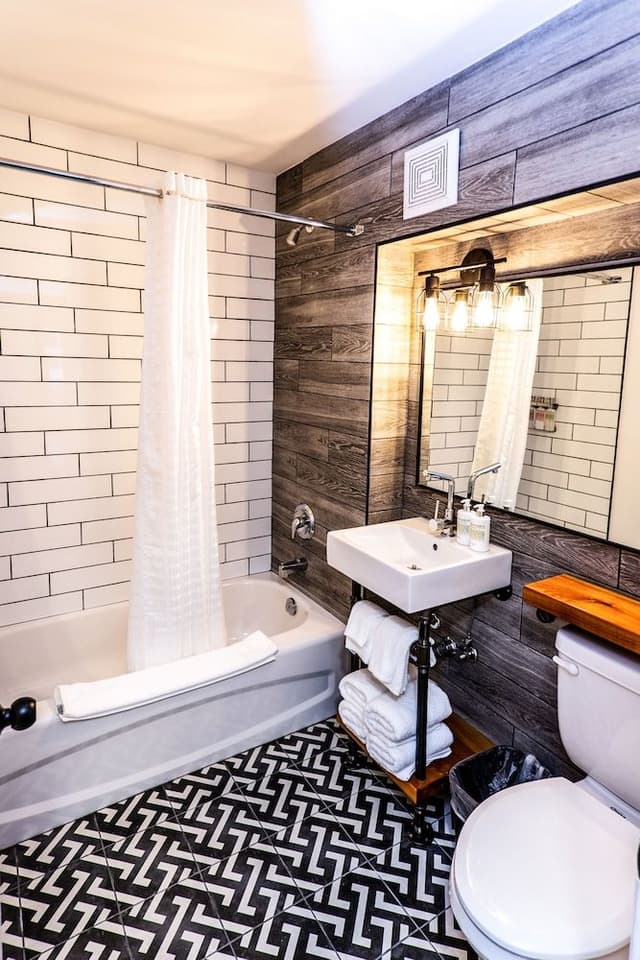 Superior Room, 1 King Bed, Mountain View
