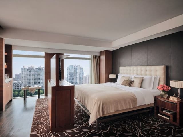 Presidential Suite, Club Lounge Access, City View