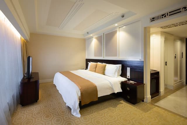 Business King Room