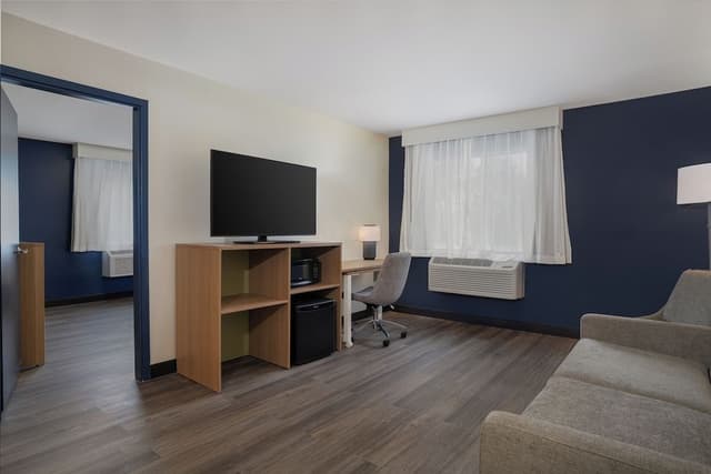 Suite, 1 King Bed, Kitchenette