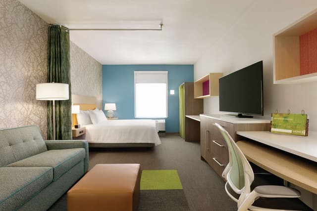 1 QUEEN BED HEARING ACCESSIBLE STUDIO NONSMOK