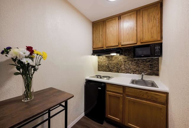 Standard Room, 1 Queen Bed, Non Smoking, Kitchenette