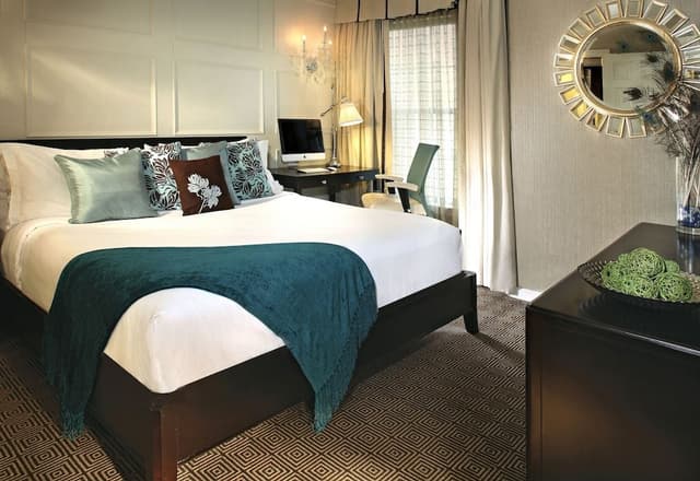 Deluxe Room, 1 King Bed