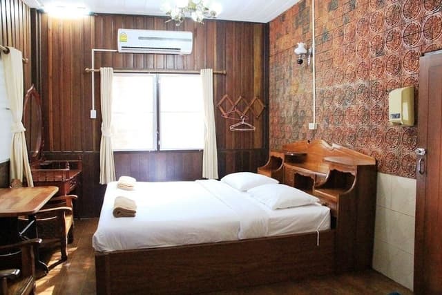 Deluxe Room With Air-Conditioning