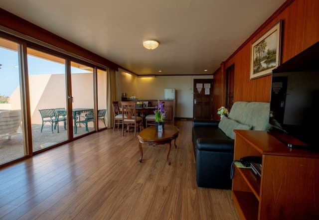 Suite, Sea View