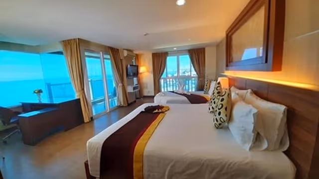 Executive Beach Front Ocean View