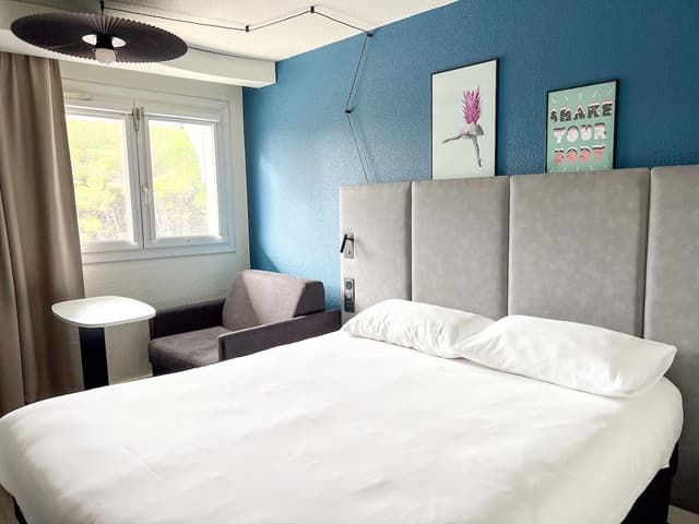Room 1 double bed and 1 child bed under 12 years old