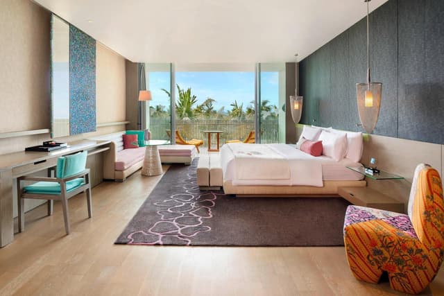 WOW, 2 Bedroom Larger Suite, Bedroom 1: 1 King, Bedroom 2: 2 Queen, Ocean view, Balcony