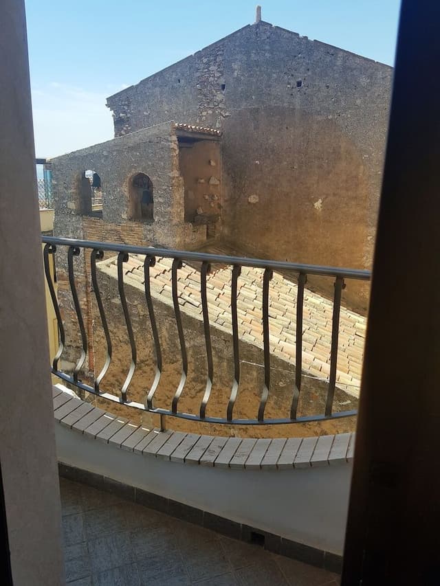 Single Room, Balcony