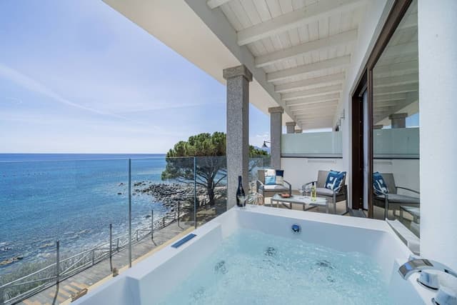 Deluxe Room, Hot Tub, Sea View