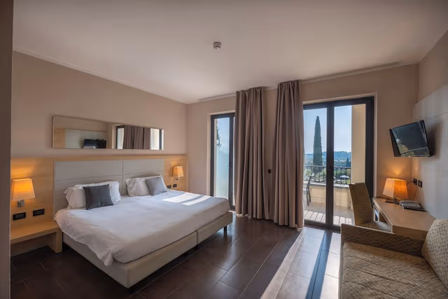 Prestige Quadruple bed room with lake view balcony