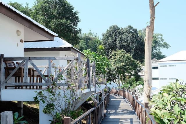 Deluxe Front Bungalow