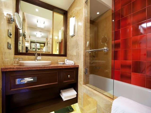 KING GUEST ROOM