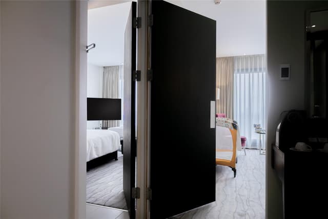 DELUXE FAMILY CONNECTING ROOM 2 ADULTS 3 KIDS