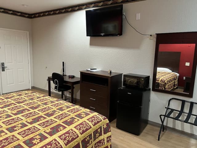 KING BED NON SMOKING- DISABILITY ACCESS