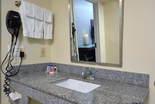 Standard Room, 1 Queen Bed, Accessible